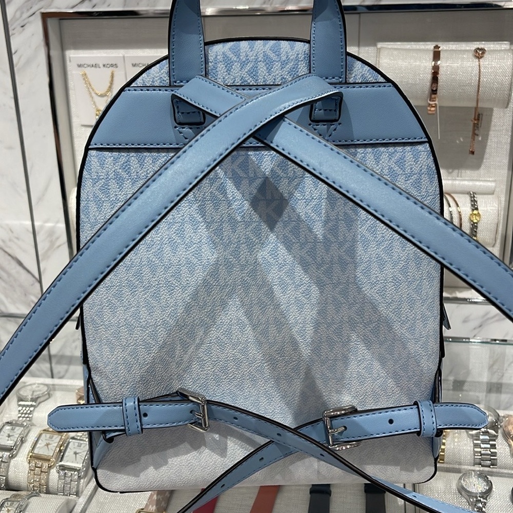 MICHAEL KORS Jaycee Medium Ombré Signature Logo Backpack
Light Sky
NWT - Picture 15 of 16